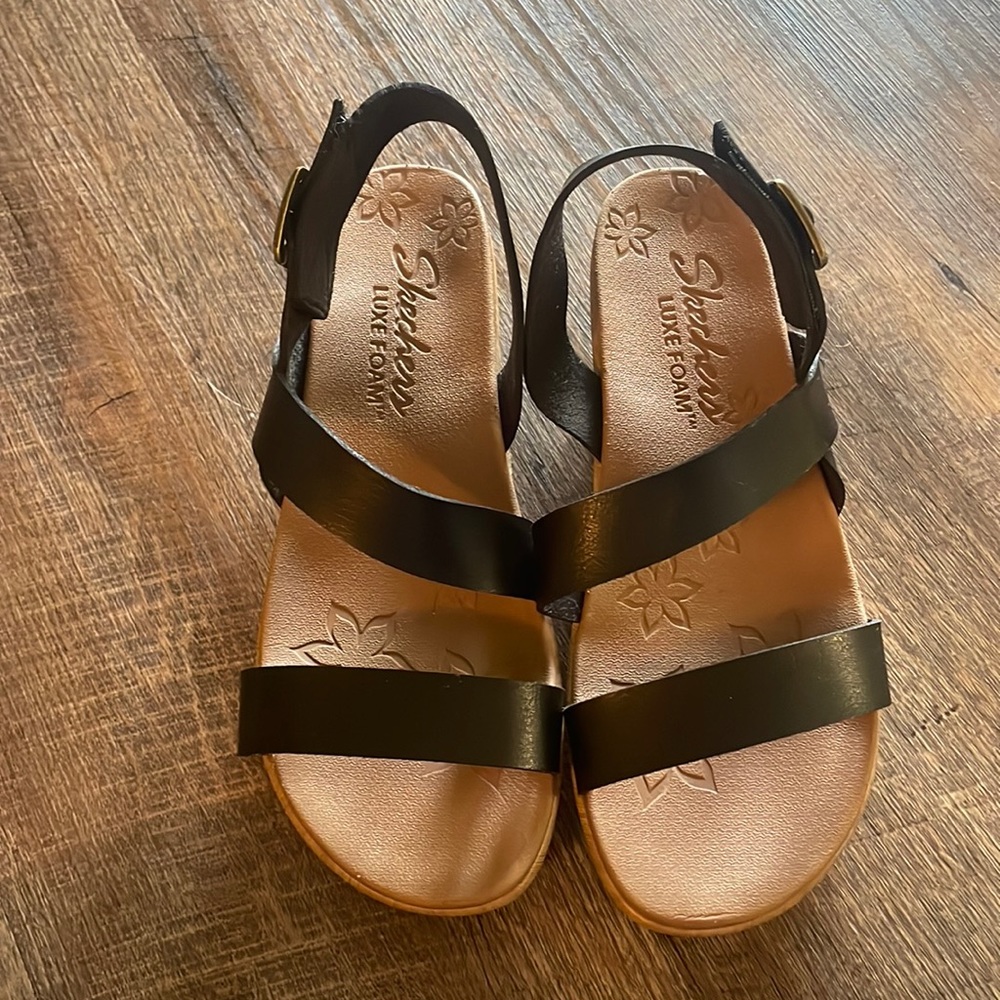 Skechers Luxe Foam Sandals Size 8